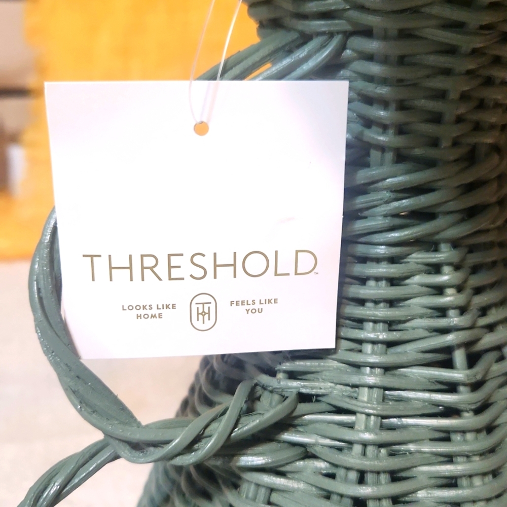 THRESHOLD Rattan Vase. - Picture 4 of 9